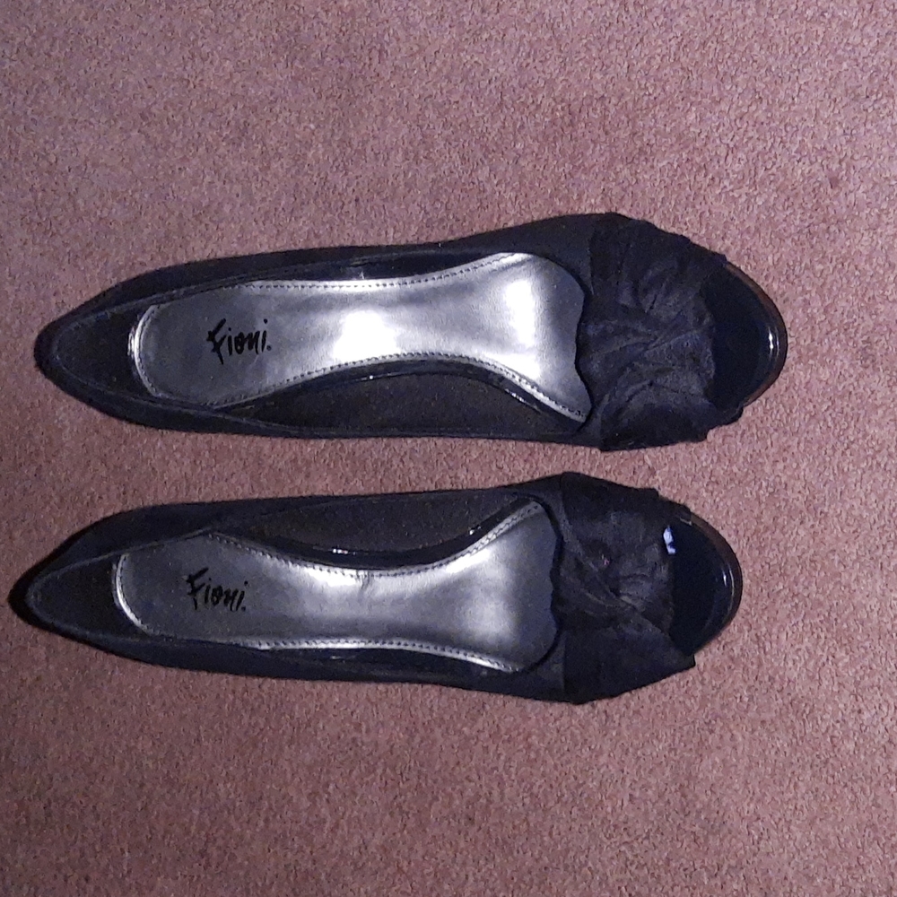 Fioni, Size 7 1/2, 4 inch Heels, Navy Blue